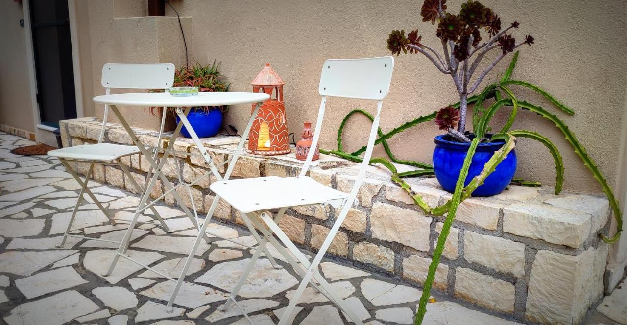 A Casa D'irene Apartment Mantzavinata
