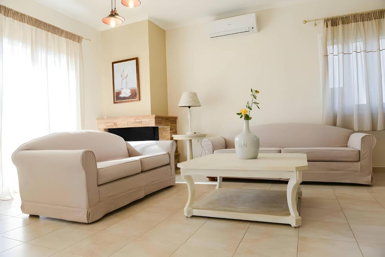 A Casa D'irene Apartment Mantzavinata