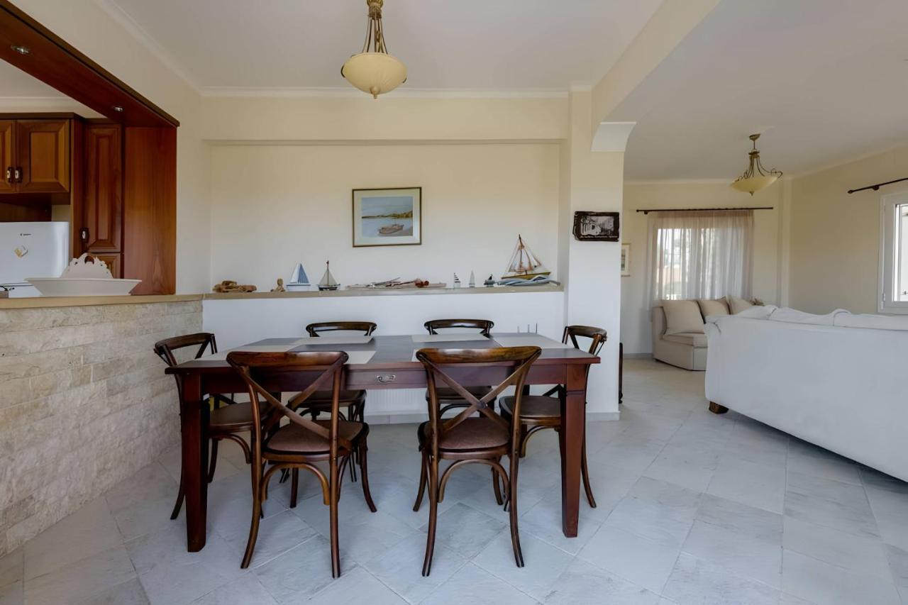A Casa D'irene Apartment Mantzavinata